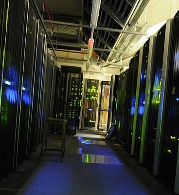 800px-A_view_of_the_server_room_at_The_National_Archives