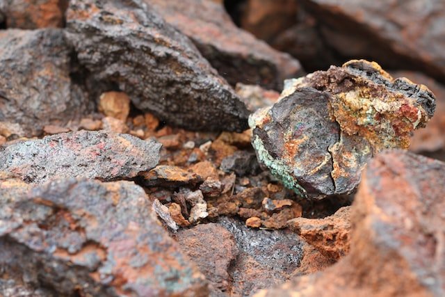 Ore containing copper, cobalt and nickel